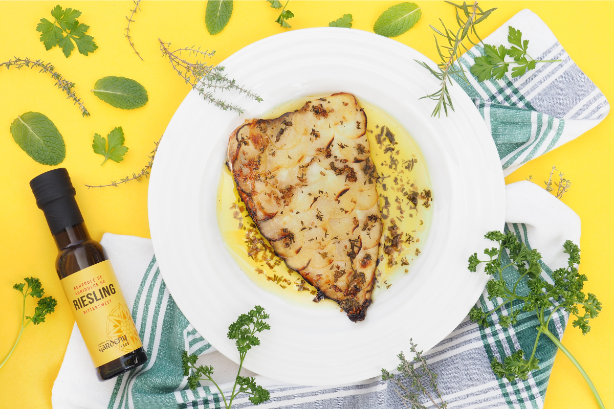 Peix al forn amb escates de patates i vinagreta mediterrània